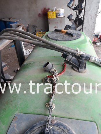 À vendre Pulvérisateur porté 800 litres avec réglage hydraulique et rampe 12 mètres (2015) complet