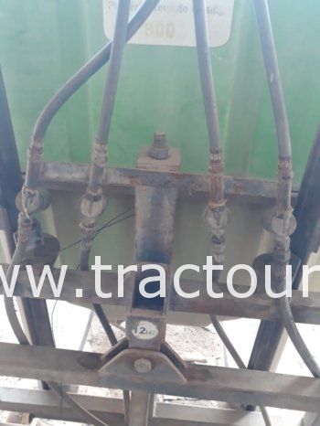 À vendre Pulvérisateur porté 800 litres avec réglage hydraulique et rampe 12 mètres (2015) complet