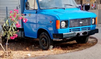 À vendre Camionnette 2 portes avec benne Ford complet