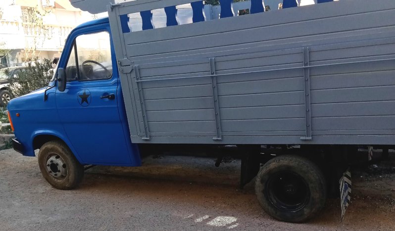 À vendre Camionnette 2 portes avec benne Ford complet