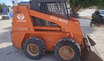 À vendre Chargeuse compacte avec godet Daewoo DSL802 complet