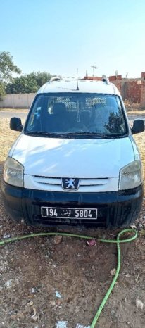 À vendre utilitaire fourgon Peugeot Partner 1.6HDi complet