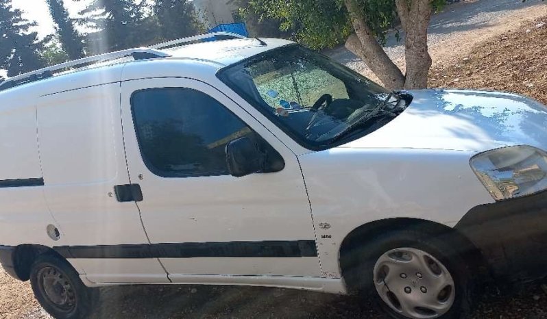 À vendre utilitaire fourgon Peugeot Partner 1.6HDi complet