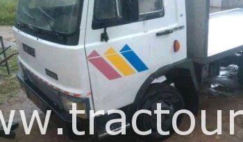 À vendre Camion plateau sans ridelles Unic complet