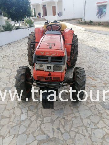 À vendre Tracteur Kubota L4200 avec canadienne 7 dents et atomiseur (2000) complet