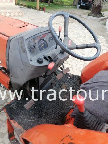 À vendre Tracteur Kubota L4200 avec canadienne 7 dents et atomiseur (2000) complet