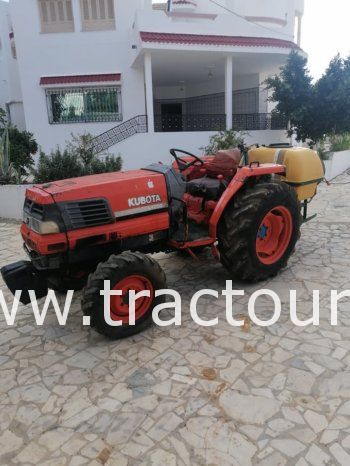 À vendre Tracteur Kubota L4200 avec canadienne 7 dents et atomiseur (2000) complet