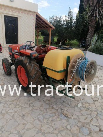 À vendre Tracteur Kubota L4200 avec canadienne 7 dents et atomiseur (2000) complet