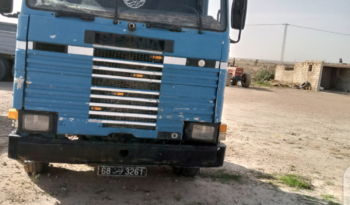 À vendre Tracteur Scania 113H 360  avec semi remorque plateau avec ridelles Comet (1993) complet