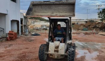 À vendre Chargeuse compacte avec godet Bobcat 751 complet