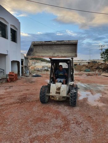 À vendre Chargeuse compacte avec godet Bobcat 751 complet