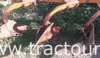 À vendre Charrue à 3 socs Huard complet