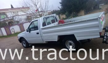 À vendre Camionnette 2 portes avec benne Isuzu complet