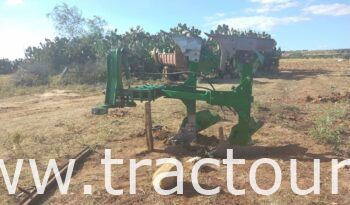 À vendre Charrue à 2 socs réversible complet