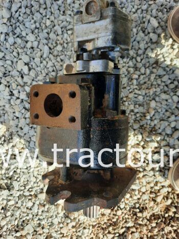 Cherche (نلوج على) Pompe hydraulique Fiat-Hitachi ابحث عن complet