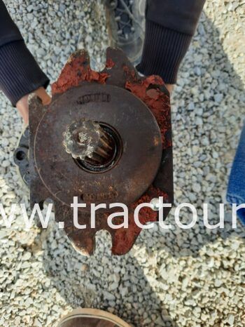 Cherche (نلوج على) Pompe hydraulique Fiat-Hitachi ابحث عن complet
