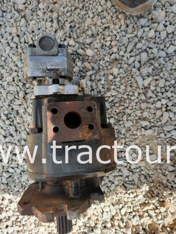 Cherche (نلوج على) Pompe hydraulique Fiat-Hitachi ابحث عن complet