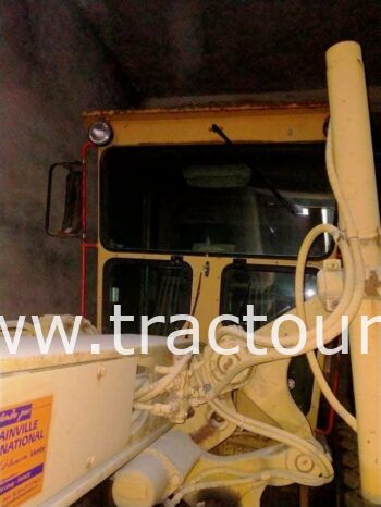 À vendre Niveleuse – Grader Caterpillar complet