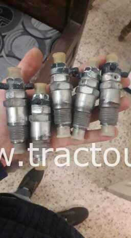 À vendre 4 Injecteurs Berliet complet