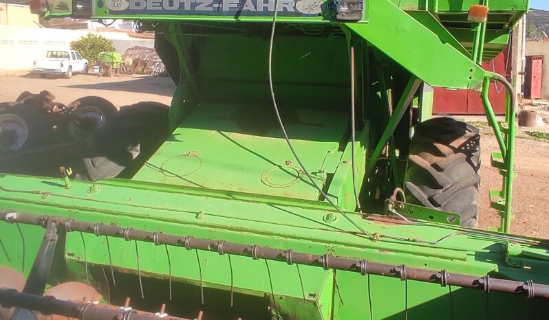À vendre Moissonneuse batteuse avec cabine Deutz-Fahr M1202 complet