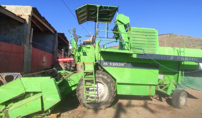 À vendre Moissonneuse batteuse avec cabine Deutz-Fahr M1202 complet