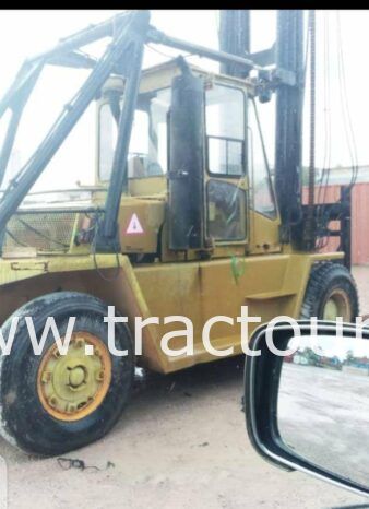 À vendre Chariot élévateur diesel Caterpillar moteur V8 avec multifonctions fourchette et spreader complet