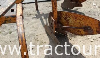 À vendre Charrue à 3 socs MIG-Huard complet