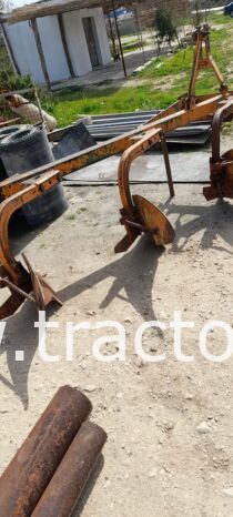 À vendre Charrue à 3 socs MIG-Huard complet