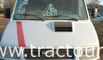 À vendre Camion plateau avec ridelles Iveco Daily 35.10 complet