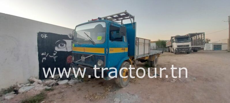 À vendre Camion plateau avec ridelles Volvo F613 complet