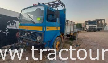 À vendre Camion plateau avec ridelles Volvo F613 complet