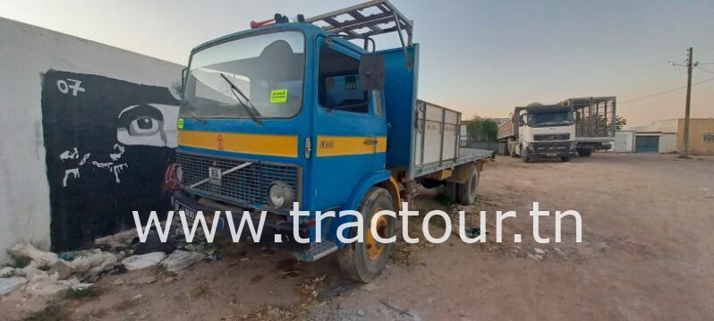 À vendre Camion plateau avec ridelles Volvo F613 complet