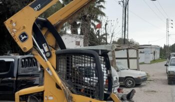À vendre Chargeuse compacte avec godet John Deere 317 complet