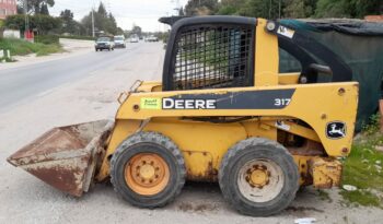 À vendre Chargeuse compacte avec godet John Deere 317 complet