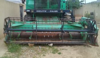 À vendre Moissonneuse batteuse à trémie et vis Deutz-Fahr M 2580 complet