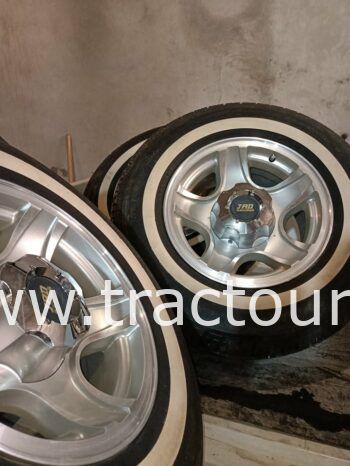 À vendre 4 roues complètes Isuzu DMax 225/75 R15 complet