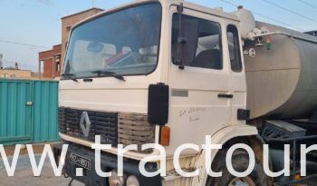 À vendre Camion avec répandeuse à bitume Renault G260 complet