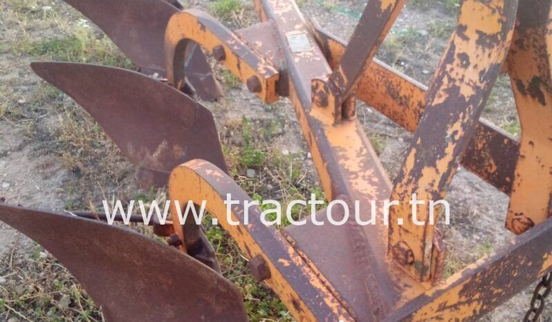 À vendre Charrue à 3 socs Huard complet