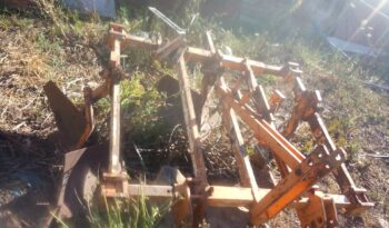 À vendre Charrue Vigneronne à 5 corps avec canadienne Huard complet