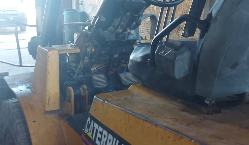 À vendre Chariot élévateur diesel Caterpillar 50 – 5 tonnes (2002) complet