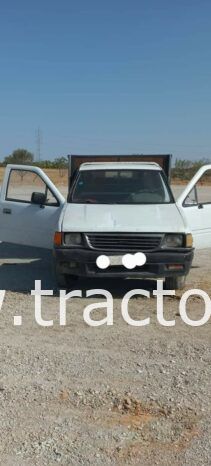 À vendre Camionnette 2 portes avec benne Isuzu complet