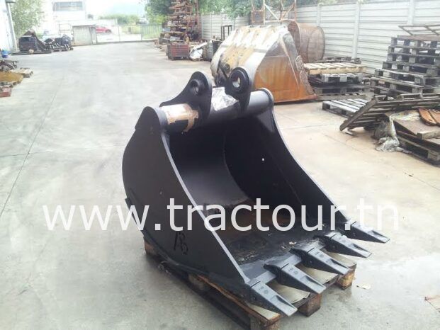 Cherche (نلوج على) godet pelle sur chenille 30-35 tonnes ابحث عن / نلوج على complet