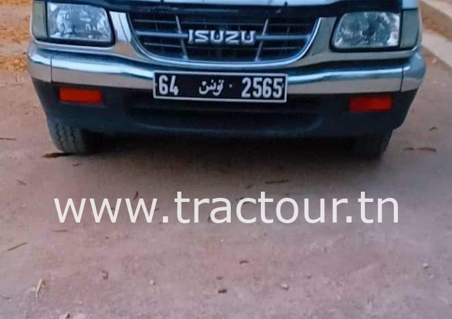 À vendre Camionnette 4 portes avec benne Isuzu Faster 2500inj complet