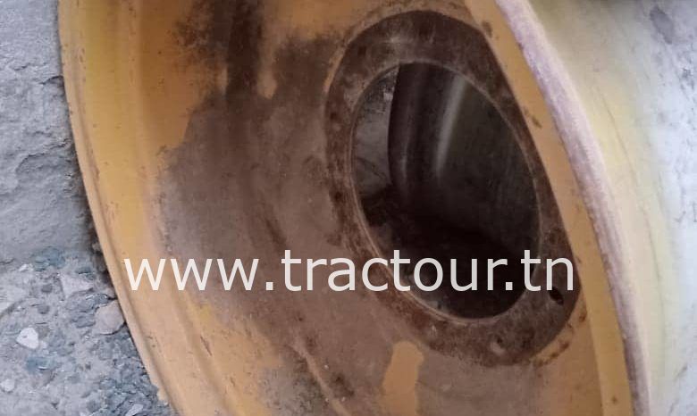 À vendre 2 jantes pour tractopelle complet