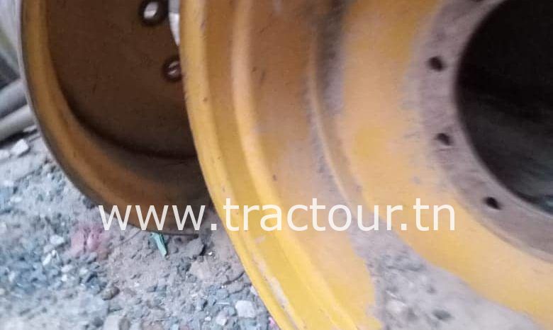 À vendre 2 jantes pour tractopelle complet