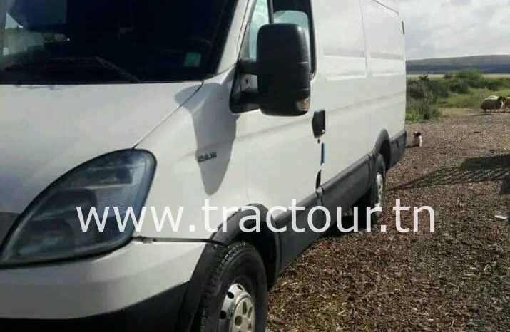 À vendre Camion fourgon Iveco Daily 29L12 importé de France complet