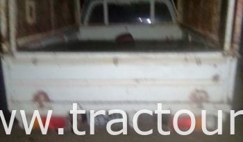 À vendre Camionnette 2 portes avec benne Isuzu complet