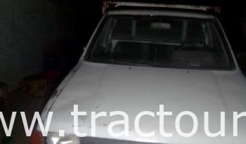 À vendre Camionnette 2 portes avec benne Isuzu complet