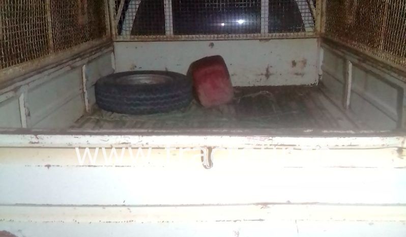 À vendre Camionnette 2 portes avec benne Isuzu complet