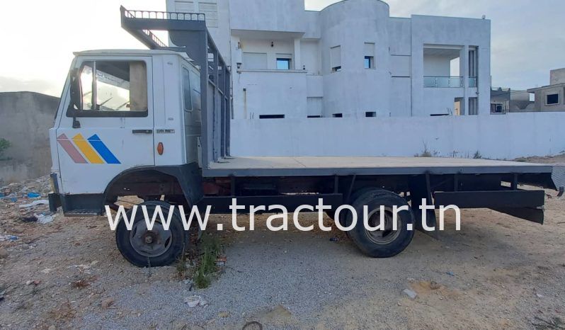 À vendre Camion plateau sans ridelles OM 50 (1986) complet